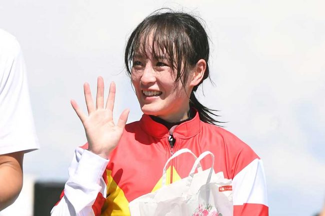 藤田菜七子 年収